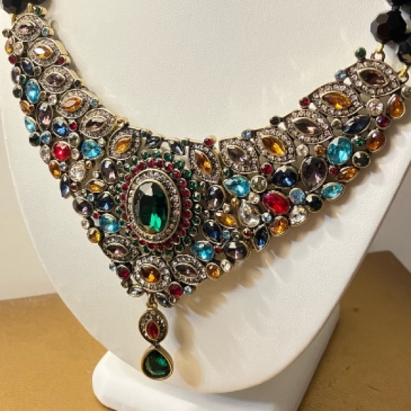 Store closing Oct 25 Heidi Daus Rhinestone rainbow. statement necklace 19" - Picture 2 of 5